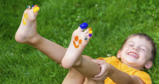 Jak rozwija się stopa dziecka? Warto wiedzieć...